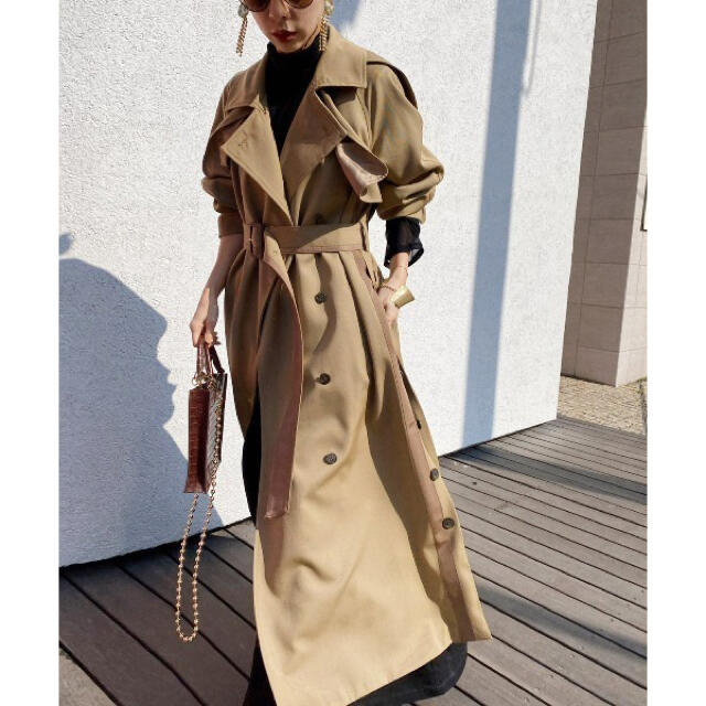 Ameri VINTAGE(アメリヴィンテージ)のAMERI /MINIMAL FLARE LONG TRENCH COAT レディースのジャケット/アウター(ロングコート)の商品写真