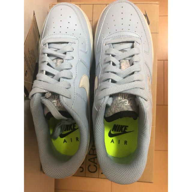 NIKE(ナイキ)のNIKE エアフォース1 '07 SE 24cm レディースの靴/シューズ(スニーカー)の商品写真