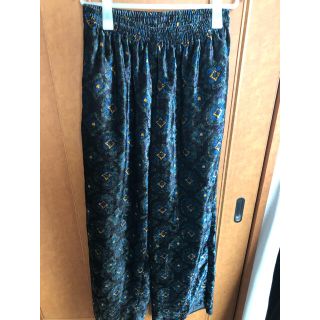 トーガ(TOGA)の19aw toga virilis velvet print pants 44(スラックス)