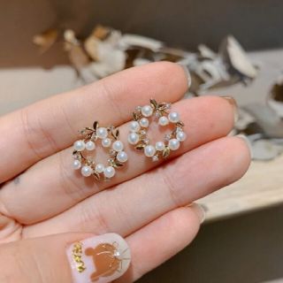 ザラ(ZARA)のパール ラインストーン リース フープ ピアス(ピアス)