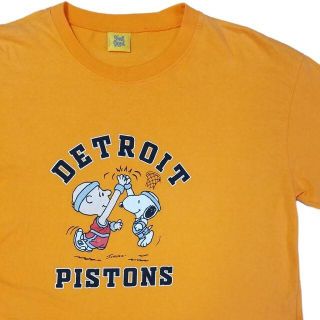 スヌーピー(SNOOPY)のFeel Good × SNOOPY NBA Pistons S/S Tee(Tシャツ/カットソー(半袖/袖なし))