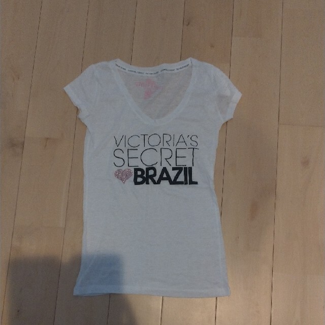 Victoria's Secret(ヴィクトリアズシークレット)の白Tシャツ レディースのトップス(Tシャツ(半袖/袖なし))の商品写真