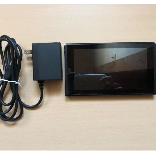 ジャンク品 Nintendo Switch（本体+ACアダプタ） エンタメ/ホビーのゲームソフト/ゲーム機本体(家庭用ゲーム機本体)の商品写真