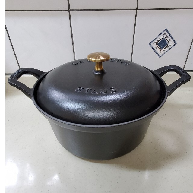 STAUB(ストウブ)のストウブ ビンテージココット ラウンド ２０ｃｍ インテリア/住まい/日用品のキッチン/食器(鍋/フライパン)の商品写真