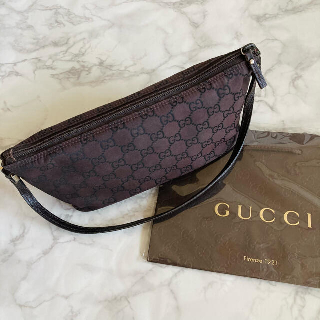 Gucci(グッチ)のGUCCIショルダーバッグ【中古・保証書あり】 レディースのバッグ(ショルダーバッグ)の商品写真