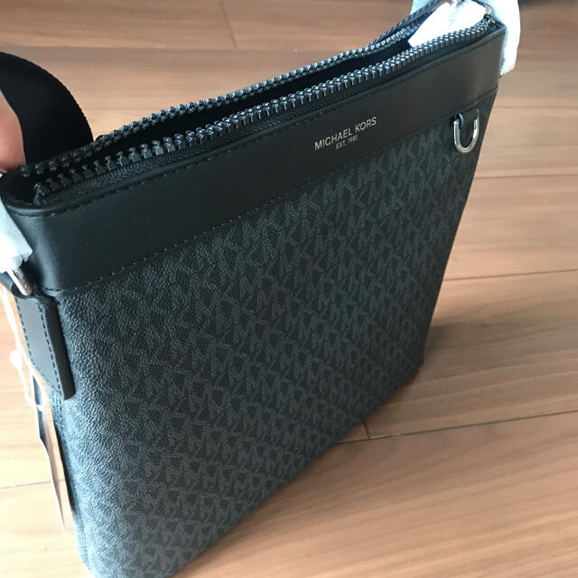 Michael Kors(マイケルコース)のマイケルコース　ショルダーバッグ　GREYSON メンズのバッグ(メッセンジャーバッグ)の商品写真