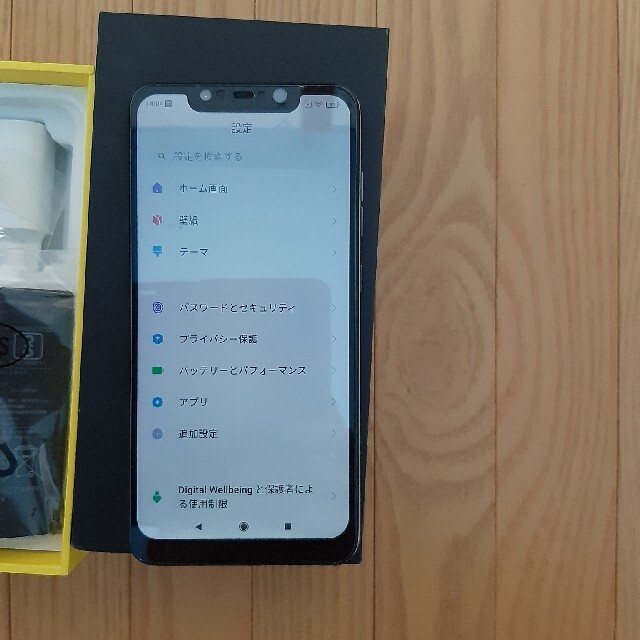 ANDROID(アンドロイド)のpocophone F1 POCO F1 新品バッテリー付 スマホ/家電/カメラのスマートフォン/携帯電話(スマートフォン本体)の商品写真