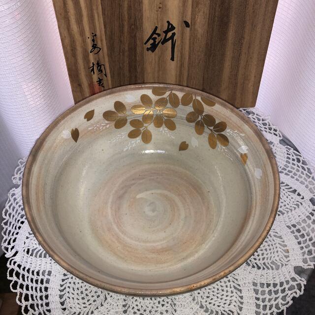 たち吉(タチキチ)の【新品・未使用】たち吉　金彩草花　盛鉢（桐箱入り） インテリア/住まい/日用品のキッチン/食器(食器)の商品写真