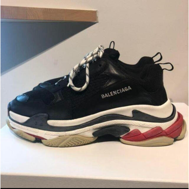 BALENCIAGA