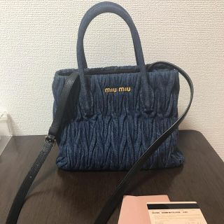 ミュウミュウ(miumiu)のミュウミュウ　ショルダーバッグ (ショルダーバッグ)