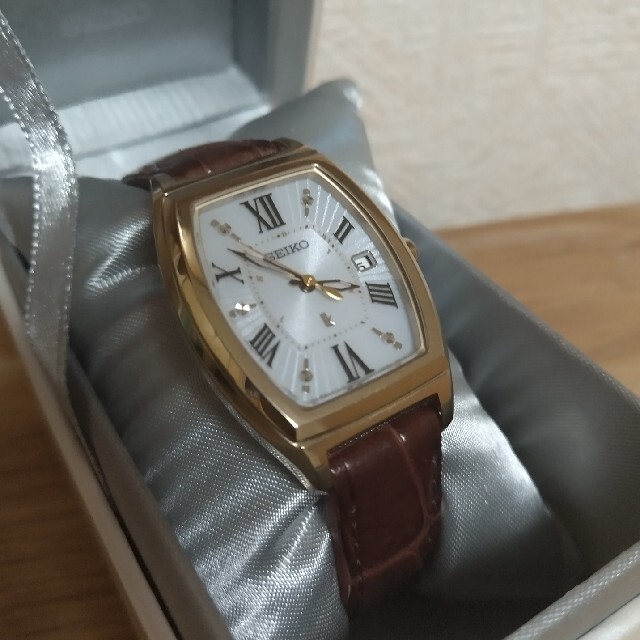 SEIKO(セイコー)の【美品】セイコー ルキア SSQW034 ソーラー電波 チタン製 ワニ革 レディースのファッション小物(腕時計)の商品写真