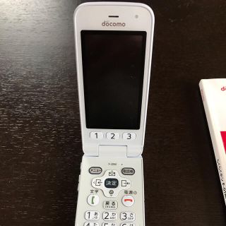 エヌティティドコモ(NTTdocomo)のdocomo らくらくフォン　F-01M(携帯電話本体)