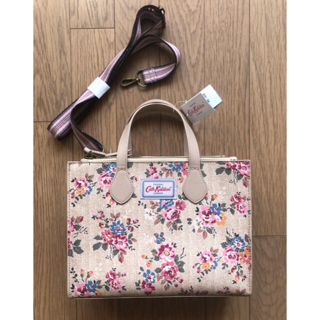 Cath Kidston(キャスキッドソン)の【新品タグ付き】　定価10,500円＋税　キャスキッドソン　ハンドバッグ　ローズ レディースのバッグ(ハンドバッグ)の商品写真