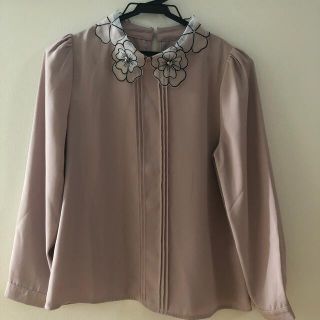 トッコ(tocco)のtocco closet  ビジュー付き襟ブラウス(シャツ/ブラウス(長袖/七分))