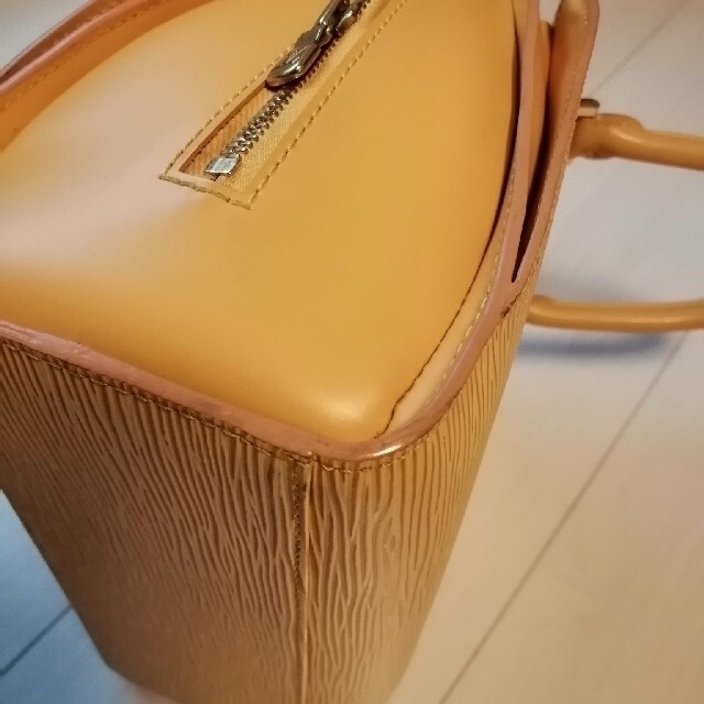 LOUIS VUITTON】 エピ ポンヌフハンドバッグ バッグ LOUIS VUITTON】 エピ ポンヌフハンドバッグ バッグ