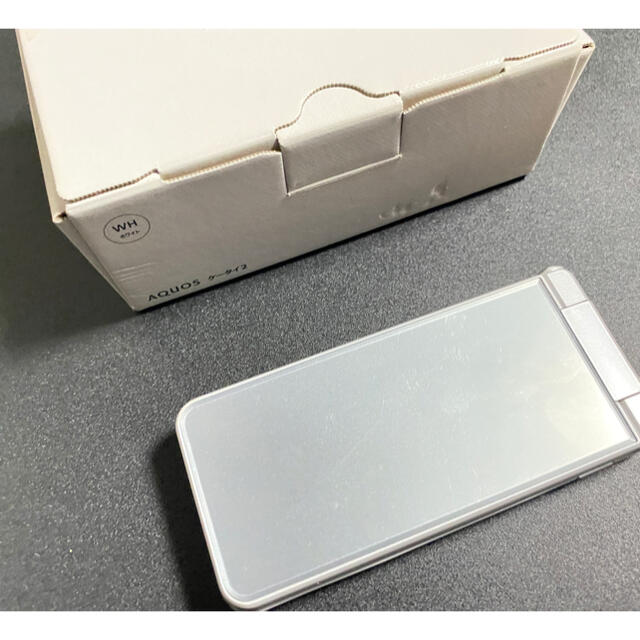 SHARP(シャープ)のアクオスケータイ2 601SH  ホワイト　中古品 スマホ/家電/カメラのスマートフォン/携帯電話(携帯電話本体)の商品写真