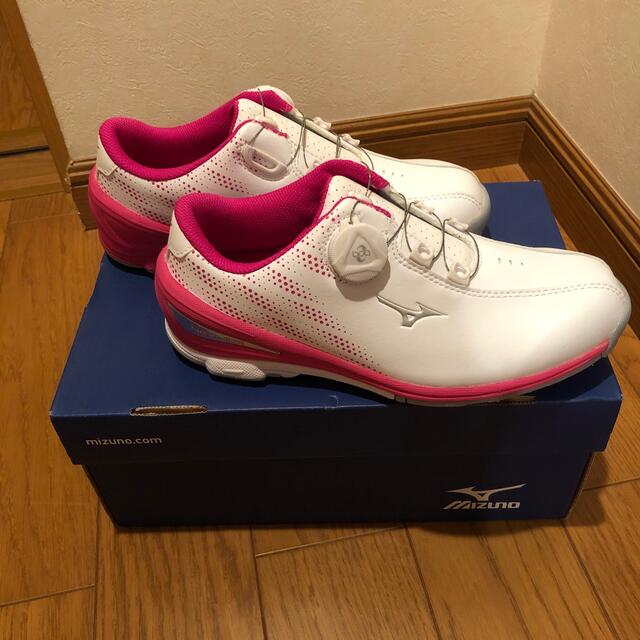 MIZUNO(ミズノ)の新品未使用 ミズノ【51GW172064】ホワイト×ピンク《22.5cm》 スポーツ/アウトドアのゴルフ(シューズ)の商品写真