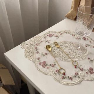 フラワー刺繍レース　テーブルクロス(テーブル用品)