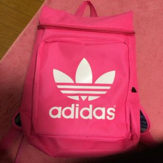 アディダス(adidas)のアディダス ピンク 1回のみ使用 ！(リュック/バックパック)