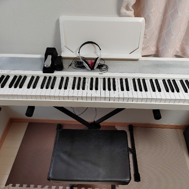 KORG(コルグ)のKORG B1WH　17年製　Xスタンド・イス・ヘッドホンセット　直接お渡し 楽器の鍵盤楽器(電子ピアノ)の商品写真