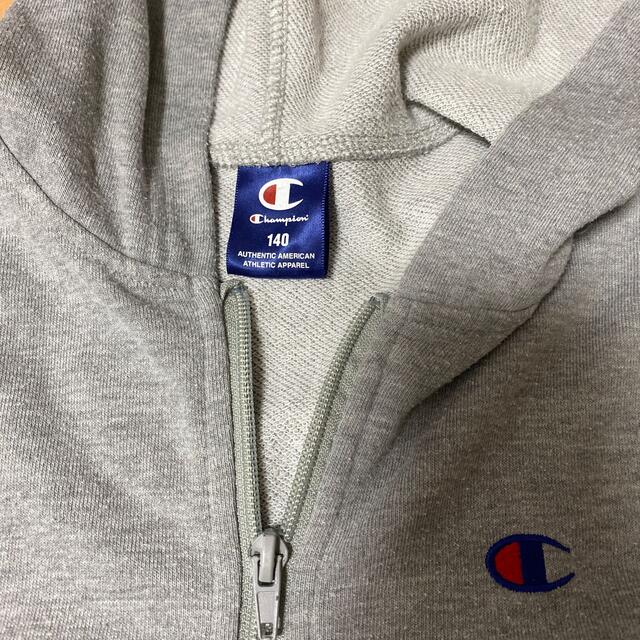 Champion(チャンピオン)の140サイズ　パーカー キッズ/ベビー/マタニティのキッズ服女の子用(90cm~)(ジャケット/上着)の商品写真