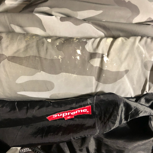 Supreme(シュプリーム)のsupreme リフレクティブ カモ ダウンジャケット メンズのジャケット/アウター(ダウンジャケット)の商品写真