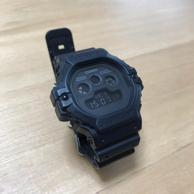 G-SHOCK(ジーショック)のCASIO G-SHOCK 腕時計dw-5900bb-1 復刻版 メンズの時計(腕時計(デジタル))の商品写真