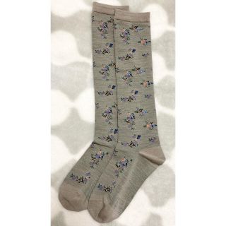 クツシタヤ(靴下屋)の靴下屋 CHAUSSETTES ショセット 花柄ソックス グレー(ソックス)