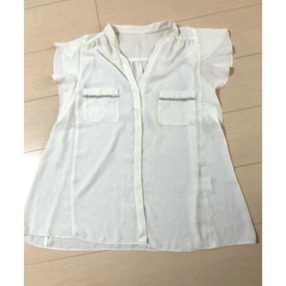 ジャスグリッティー(JUSGLITTY)の美品　JUSGLITTY ブラウス(シャツ/ブラウス(半袖/袖なし))