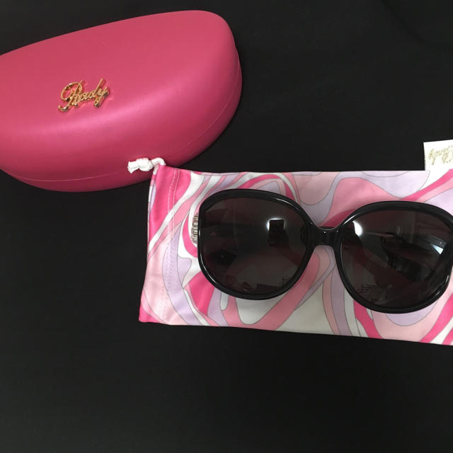 Rady(レディー)のRady☆ストーンクリスタルサングラス レディースのファッション小物(サングラス/メガネ)の商品写真