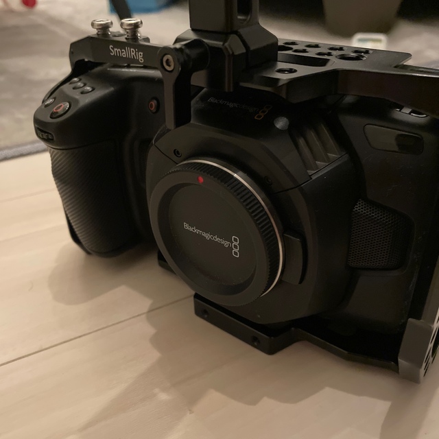 Panasonic(パナソニック)のBMPCC4K リグ.バッテリーNP1つLP3つセット スマホ/家電/カメラのカメラ(ミラーレス一眼)の商品写真