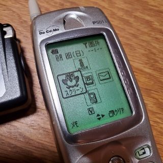 エヌティティドコモ(NTTdocomo)の【美品】P501i NTT DOCOMO 充電器付き!(携帯電話本体)