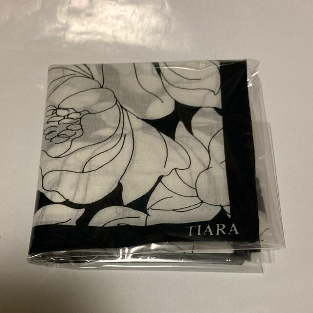 tiara(ティアラ)のTiara  ノベルティ  ハンカチ レディースのファッション小物(ハンカチ)の商品写真