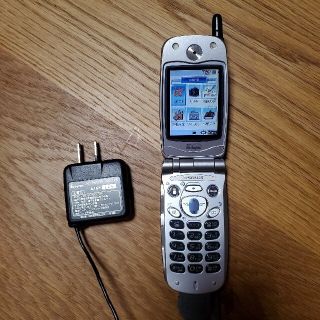 エヌティティドコモ(NTTdocomo)の【美品】N504is NTT DOCOMO カメラ 充電器付き 背面液晶(携帯電話本体)