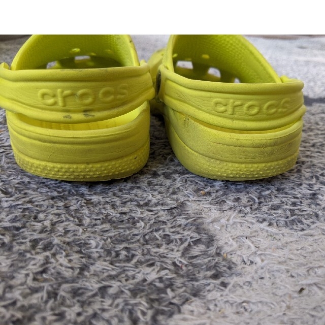 crocs(クロックス)のクロックス　キッズイエロー キッズ/ベビー/マタニティのキッズ靴/シューズ(15cm~)(サンダル)の商品写真