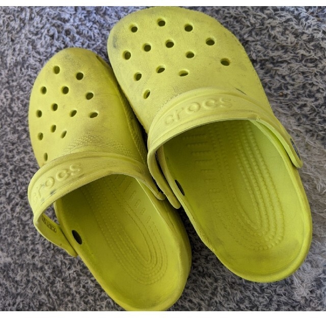 crocs(クロックス)のクロックス　キッズイエロー キッズ/ベビー/マタニティのキッズ靴/シューズ(15cm~)(サンダル)の商品写真