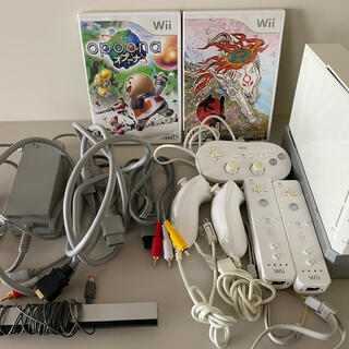 ウィー(Wii)のWii コントローラー、ゲーム2本付き(家庭用ゲーム機本体)