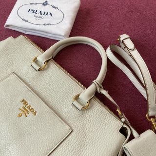 プラダ(PRADA)の美品　プラダ　レザートートハンド　ショルダーバッグ　新品同様　財布　グレイン　白(ショルダーバッグ)