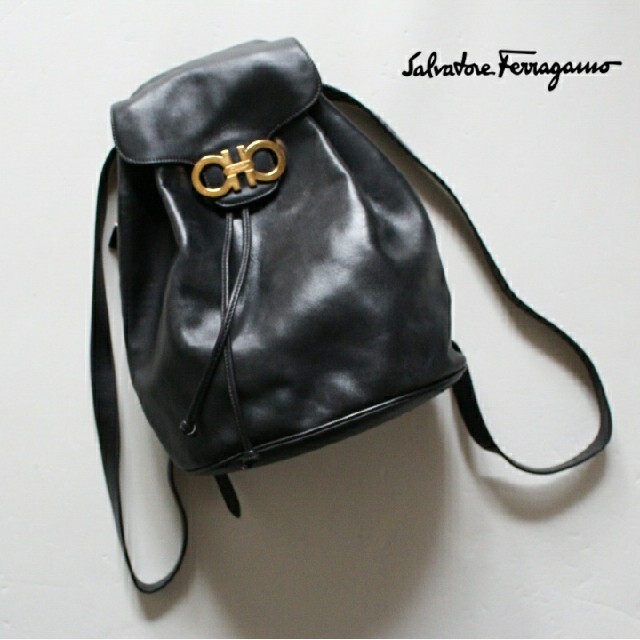 Salvatore Ferragamo(サルヴァトーレフェラガモ)のフェラガモ■ガンチーニ レザー リュック バッグ bag ブラック レディースのバッグ(リュック/バックパック)の商品写真