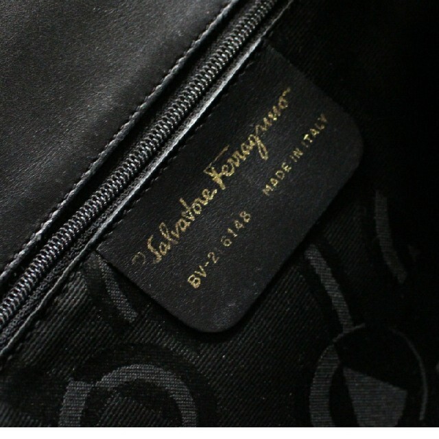 Salvatore Ferragamo(サルヴァトーレフェラガモ)のフェラガモ■ガンチーニ レザー リュック バッグ bag ブラック レディースのバッグ(リュック/バックパック)の商品写真