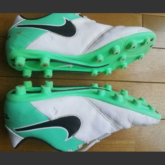 NIKE(ナイキ)の☆ナイキ サッカースパイク2足セット☆23.5cm☆ スポーツ/アウトドアのサッカー/フットサル(シューズ)の商品写真