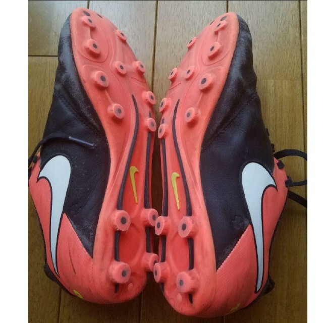 NIKE(ナイキ)の☆ナイキ サッカースパイク2足セット☆23.5cm☆ スポーツ/アウトドアのサッカー/フットサル(シューズ)の商品写真