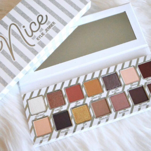 Kylie Cosmetics(カイリーコスメティックス)のKylie Cosmetic"Nice Eyeshadow"アイシャドウパレット コスメ/美容のベースメイク/化粧品(アイシャドウ)の商品写真