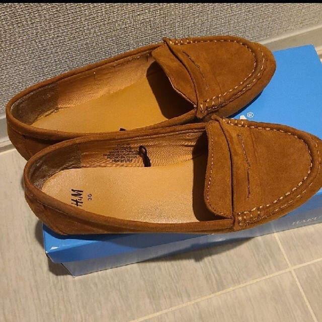 H&M(エイチアンドエム)の【お買い得品】H&M　ブラウンモカシン　ローファーシューズ レディースの靴/シューズ(ローファー/革靴)の商品写真