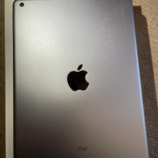 アップル(Apple)のiPad 第5世代　32GB (タブレット)