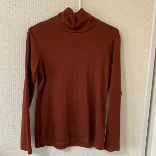 ユニクロ(UNIQLO)のユニクロ　タートルネックＭサイズ(ホルターネック)