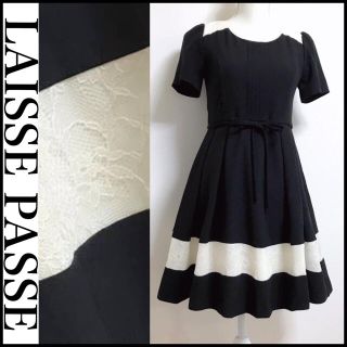 レッセパッセ(LAISSE PASSE)の〖美品〗美シルエット 裾レース バイカラー ワンピース(ひざ丈ワンピース)