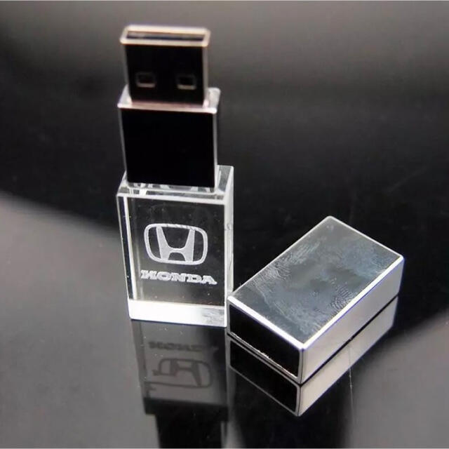ホンダ(ホンダ)のHONDA  緑 ロゴ 文字 入り USBメモリ 32GB 自動車/バイクの自動車(車内アクセサリ)の商品写真