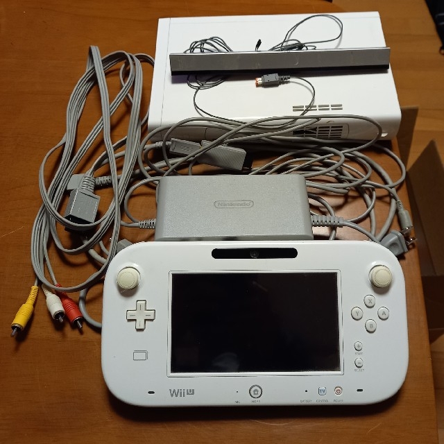Wii U(ウィーユー)のwiI U本体及び付属品 エンタメ/ホビーのゲームソフト/ゲーム機本体(家庭用ゲーム機本体)の商品写真