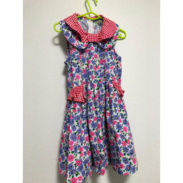 fafa(フェフェ)のfafa ホワイトフラワーワンピース120サイズ キッズ/ベビー/マタニティのキッズ服女の子用(90cm~)(ワンピース)の商品写真